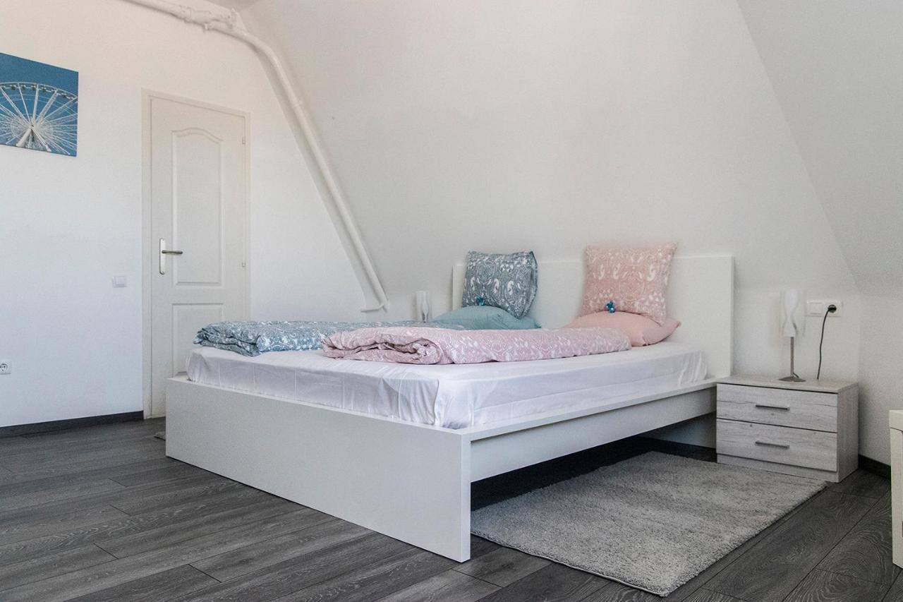 Helena Apartment With View On St. Stephan'S Basilica Budapest Bagian luar foto